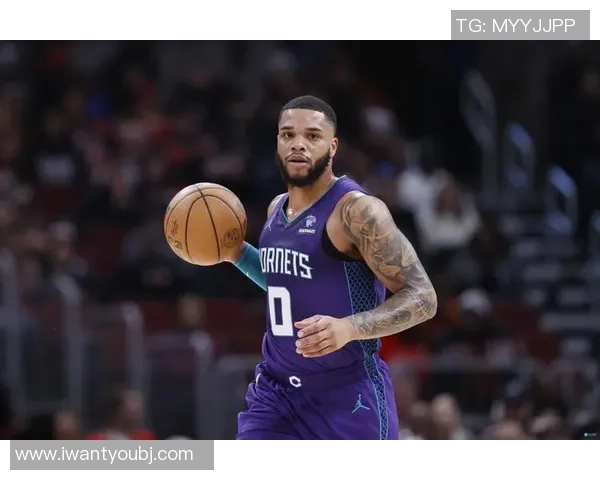 迈尔斯布里奇斯火力全开半场三分准星高效砍下全队最高二十分引领球队攻势